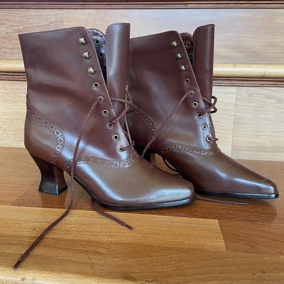 VINTAGE - New Never Worn- Courtney Taylor Brown Lace-Up Boots - Size 7.5 - Picture 1 of 11